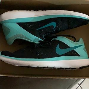Nike flex running shoes w Shirt!